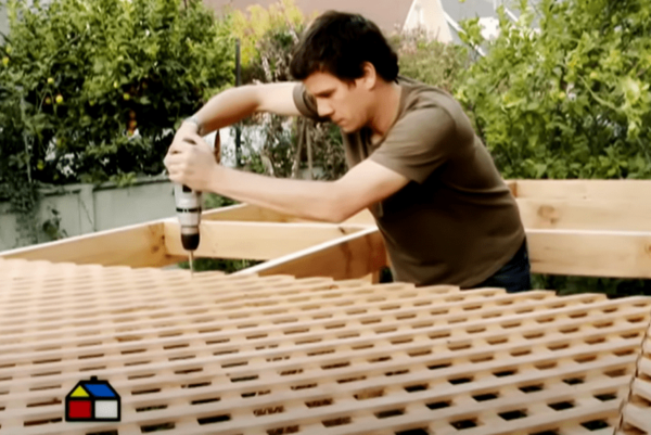 ¿Cómo hacer un cobertizo de madera con polines?